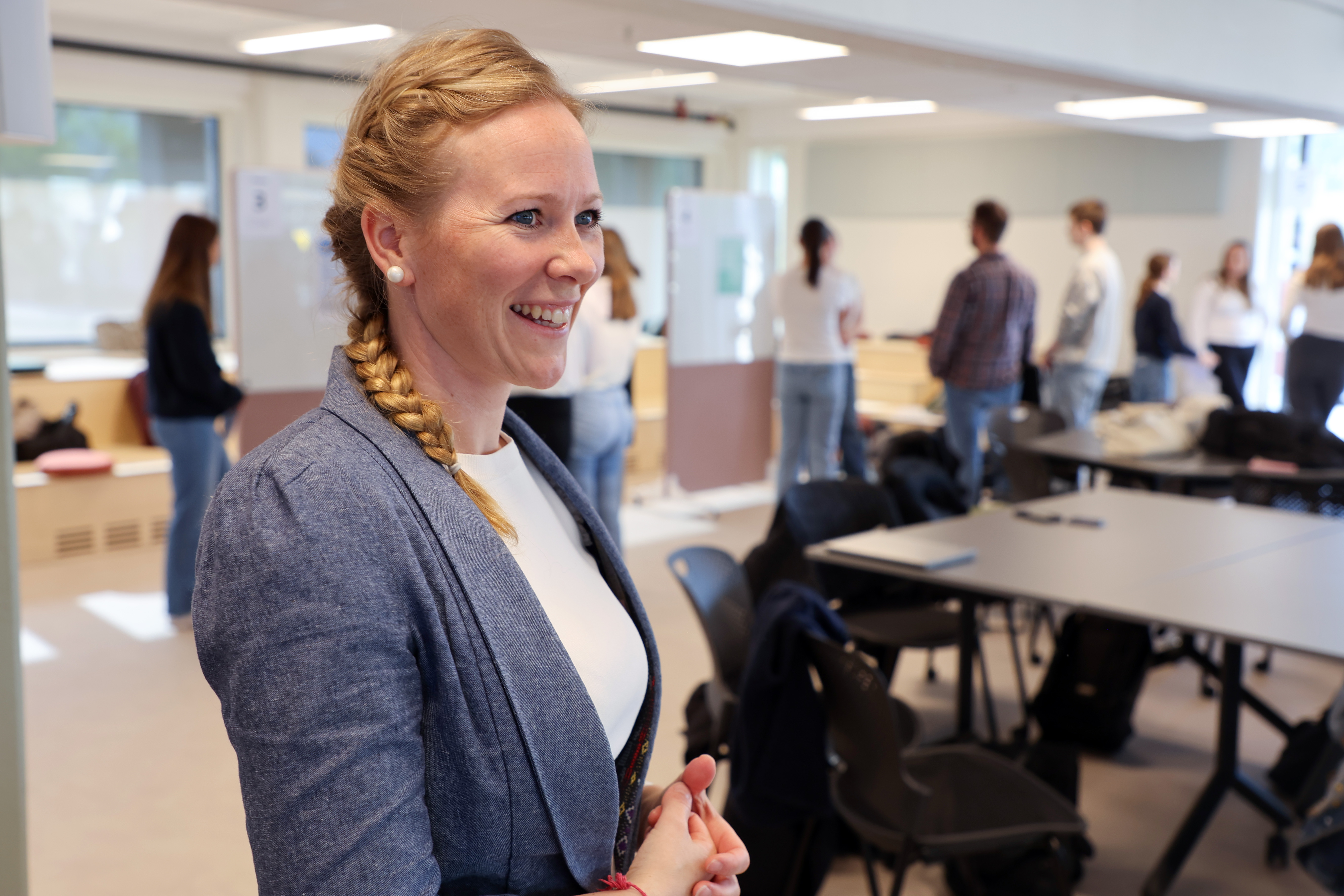 Førsteamanuensis Ingeborg Lid Berget har kontroll på ein stram tidsplan. Foto: HVO / Steinarr Sommerset.