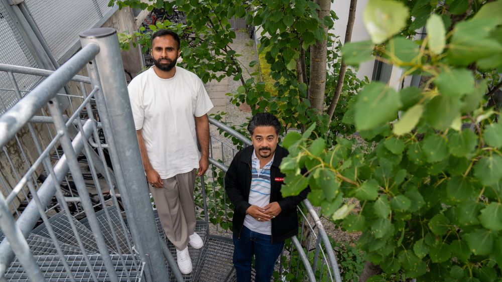 Den muslimske mannen: - Minoritetsmannen i Norge har bakgrunn fra ulike land, som Pakistan, Sri Lanka, og Afghanistan. Han blir uansett oppfattet som «den muslimske mannen». Så stereotypien er like treffende for dem som ikke er muslimer, sier Uzair Ahmed. Her sammen med Yohan Shanmugaratnam, som bekrefter oppfattelsen. Foto: Amund Aasbrenn/ UiO