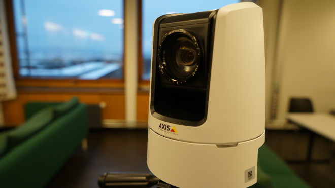 Kameraene som brukes i forskningen er avanserte og tar lite plass, samtidig er spørsmålene forskerne stiller viktigst, forteller ekspertene (foto: Magnus Heie/UiO).