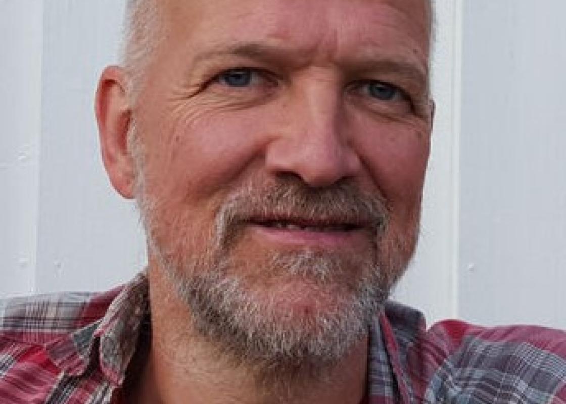 Bernt Barstad er vernepleier i habiliteringstjenesten ved St. Olavs hospital siden 1991, og forfatter av boka Seksualitet og utviklingshemming. Foto: Vernepleier