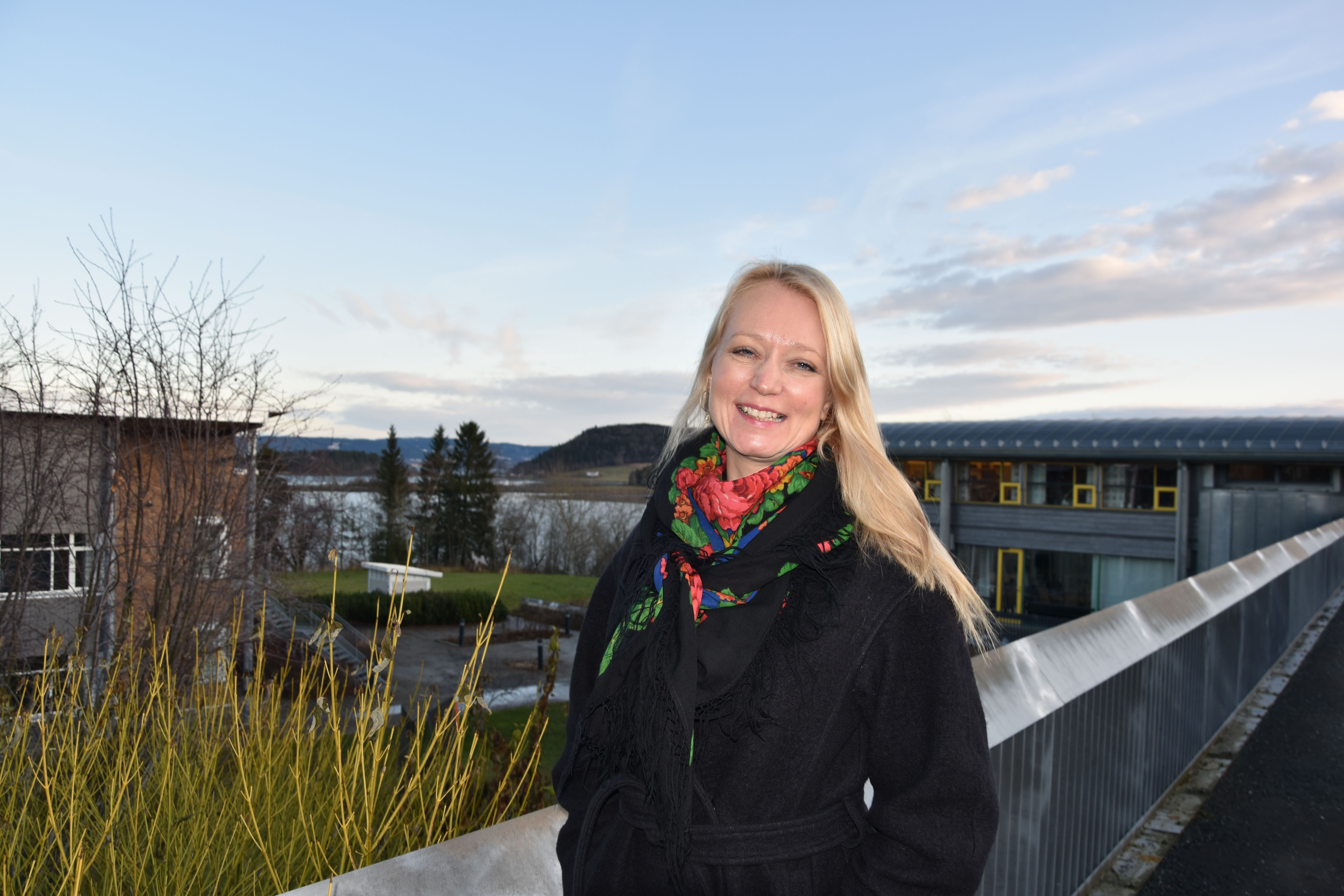 Forsker på jenters stemmeskifte: Runa Hestad Jenssen håper hennes forskning skal bidra til økt fokus på kvinner og jenter. Foto: Nina Kjeøy