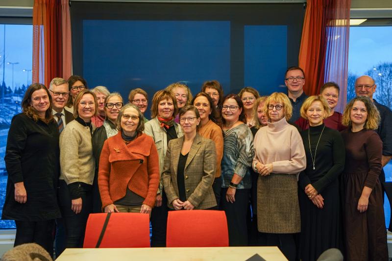 Tanken bak Pedagogisk akademi handler om å bidra til sterkere undervisningskultur, gjennom kollegial deling, veiledning og mentorskap. Her ser vi mange av dem som deltok på symposiet tirsdag 19. november. Foto: Kaja Alexandra Halvei Larsen