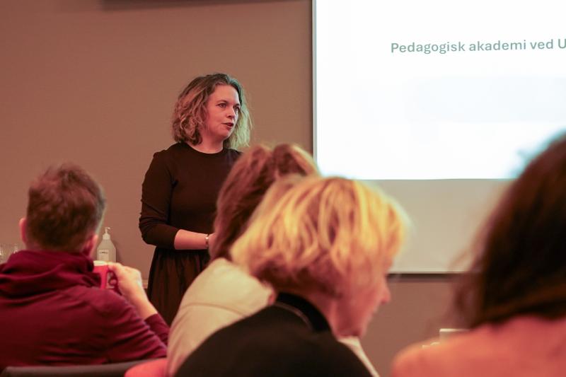 Prorektor Kathrine Tveiterås lot seg imponere over engasjementet til UiTs meritterte undervisere. Foto: Kaja Alexandra Halvei Larsen