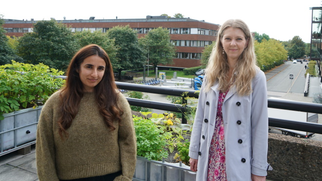 Shilan Ahmadian og Ellen Egeland Flø forteller begge at de er motiverte for å ta fatt på deres doktorgradsprosjekter om henholdsvise engelsk utenfor skolen og undervisning i programmering (foto: Magnus Heie/UiO).