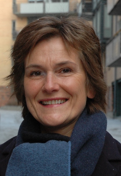 Høgskolelektor Marit Lensjø er rørleggermester og har vært yrkesfaglærer. I diss doktorgradsarbeid har hun fulgt rørleggerlærlinger og en erfaren yrkesfaglærer. Foto: Kari Aamli.
