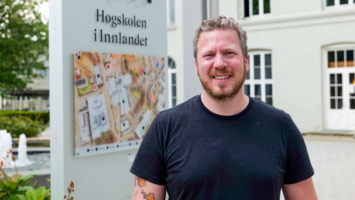 Eirik Skjelstad nærmer seg slutten på doktorgradsarbeidet sitt han har gjennomført på Høgskolen i Innlandet på Hamar. (Foto: Espen Kristiansen/Høgskolen i Innlandet)