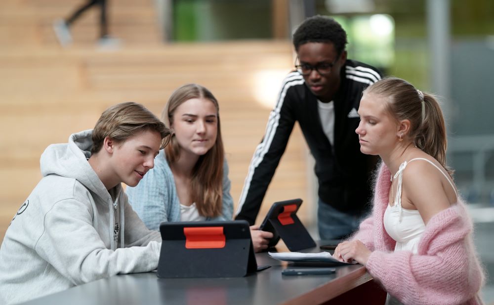 Lærernes bruk av digital teknologi har økt i alle fag siden ICILS-studien sist ble gjennomført i Norge, i 2013. Foto: Shane Colvin/UiO