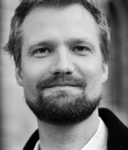 Eivind Grip Fjær har skrevet doktoravhandling om festmoral. Foto: Erik Engblad