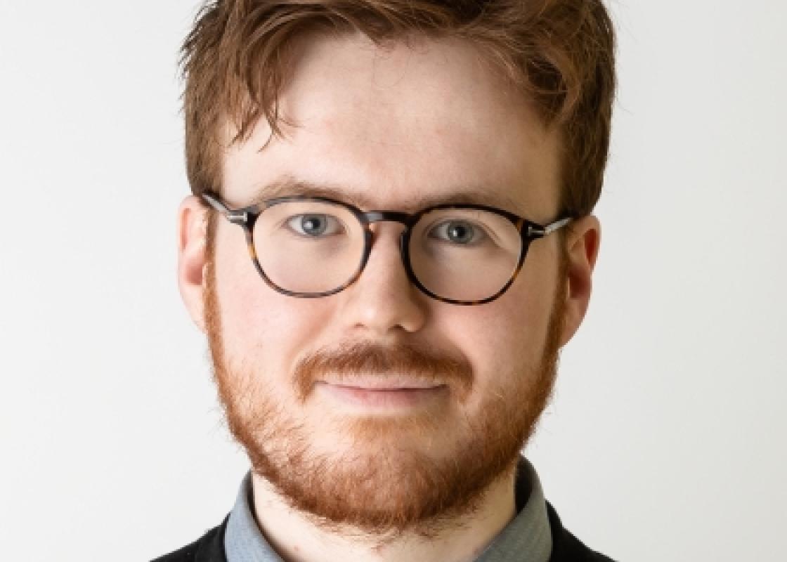 Skolevalgene har lenge vært mer ytterliggående enn de ordinære valgene. Men: – Nå har vi begynt å se økt polarisering også blant unge voksne, sier Ruben Mathiesen. Foto: Mari Halland