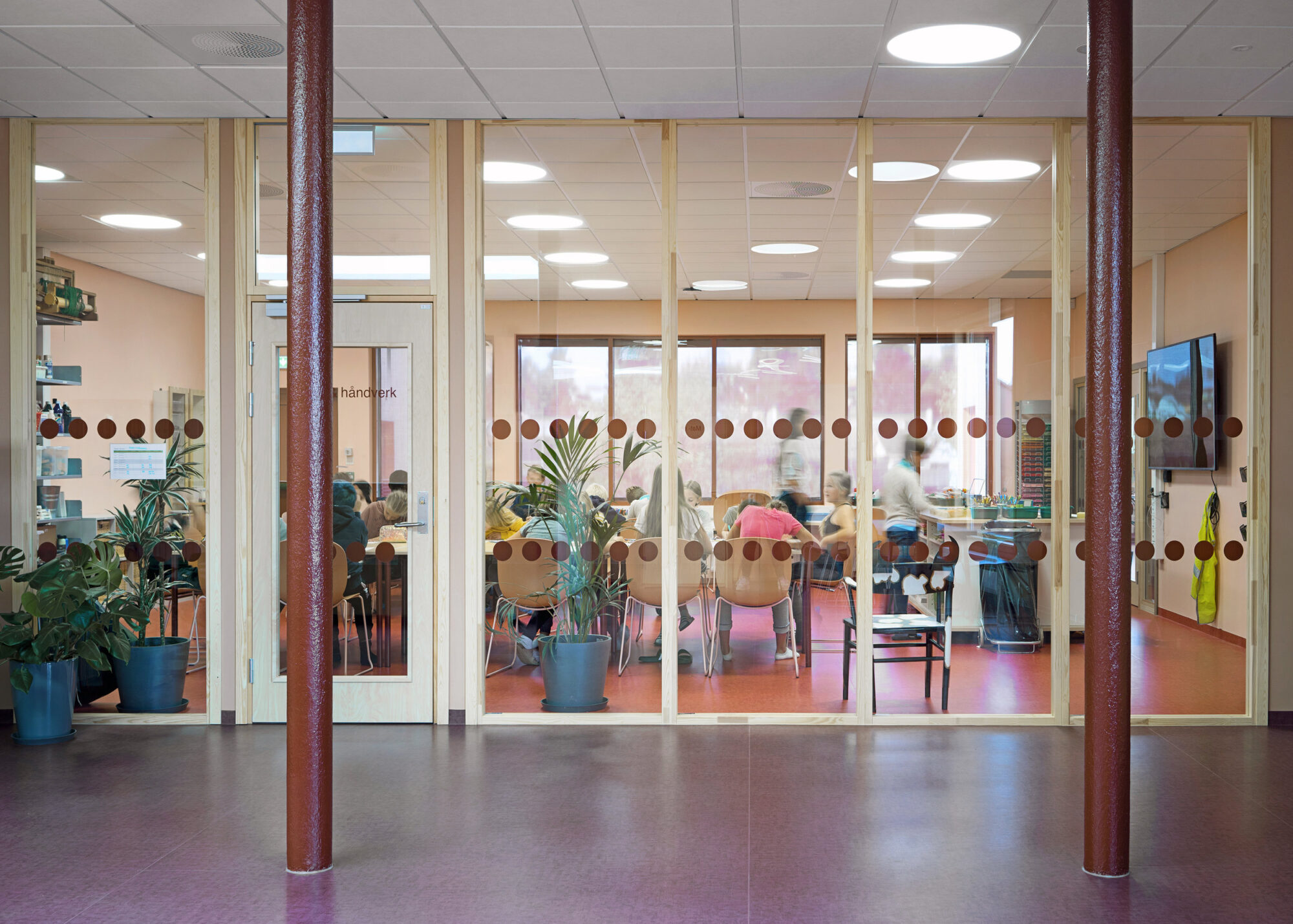 Kunst- og håndverksarealer ved Hebekk skole i Nordre Follo. Arkitekt og foto: Planforum Arkitekter
