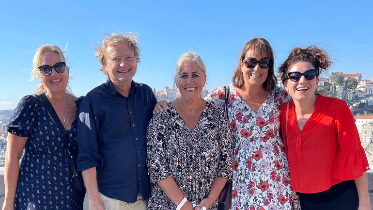 I PORTUGAL Her er USNs COSI.ed-gruppe i Porto i forbindelse med et felles arbeidsseminar for alle partnerne. Fra venstre: førsteamanuensis Vibeke Krane, professor Finn Rudolf Hjardemaal, dosent Inger Kjersti Lindvig, dosent Mette Bunting (prosjektkooridnator) og førsteamanuensis Alessandra Dieudè. (Foto: Privat)