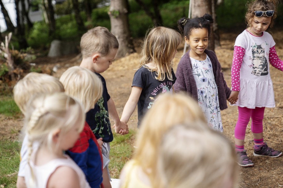 Når forskerne studerte barnas videre læring fant de ut at både mors utdanning og fars utdanning og dessuten husholdningsinntekten var knyttet til barnas utvikling i skolen. (Illustrasjonsfoto: Marie von Krogh / Læringsmiljøsenteret, UiS)