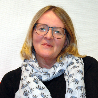 Professor Anne Birgitta Nilsen synes det er morsomt å skrive om forskningen sin i ulike sjangre. Foto: Kari Aamli